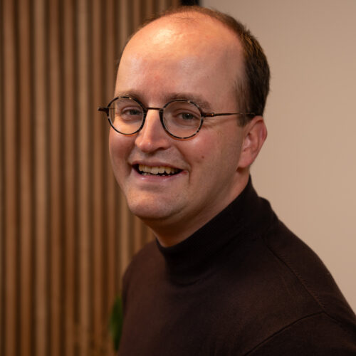 Portrait foto van online marketeer Emiel.