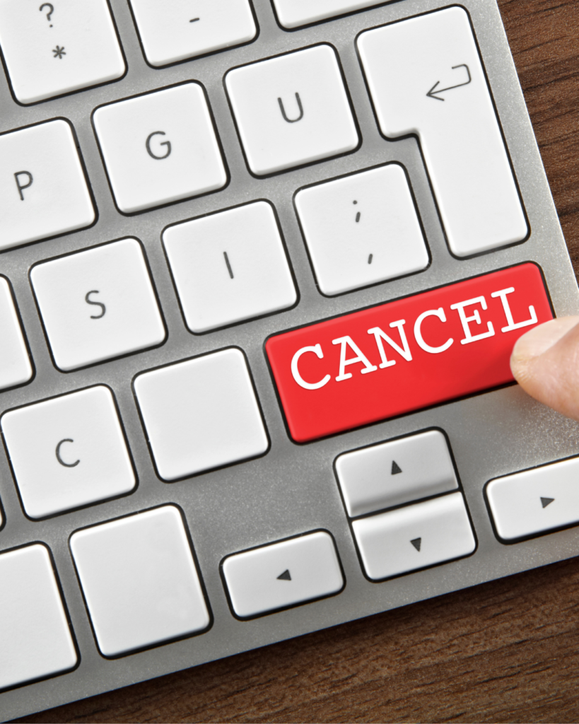 ''Cancel'' knop op een laptop om bestelling te annuleren