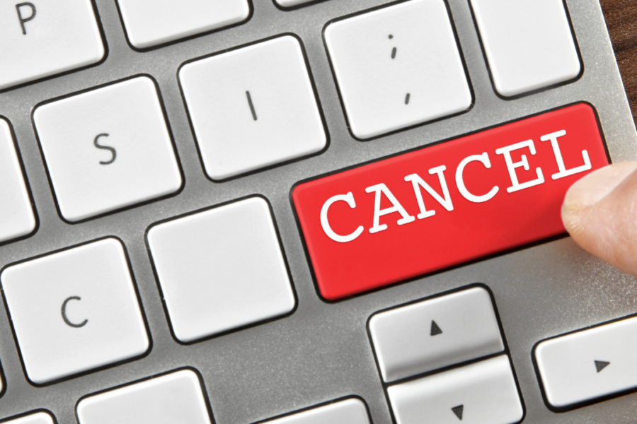 ''Cancel'' knop op een laptop om bestelling te annuleren